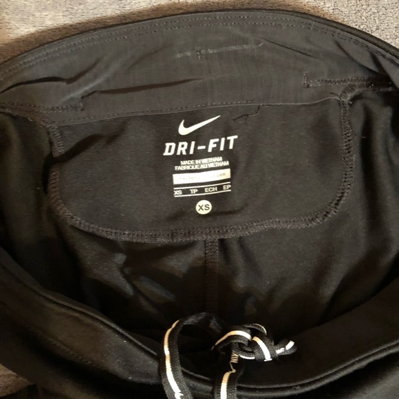 Nike Crop Leggings - Picture 2 of 2